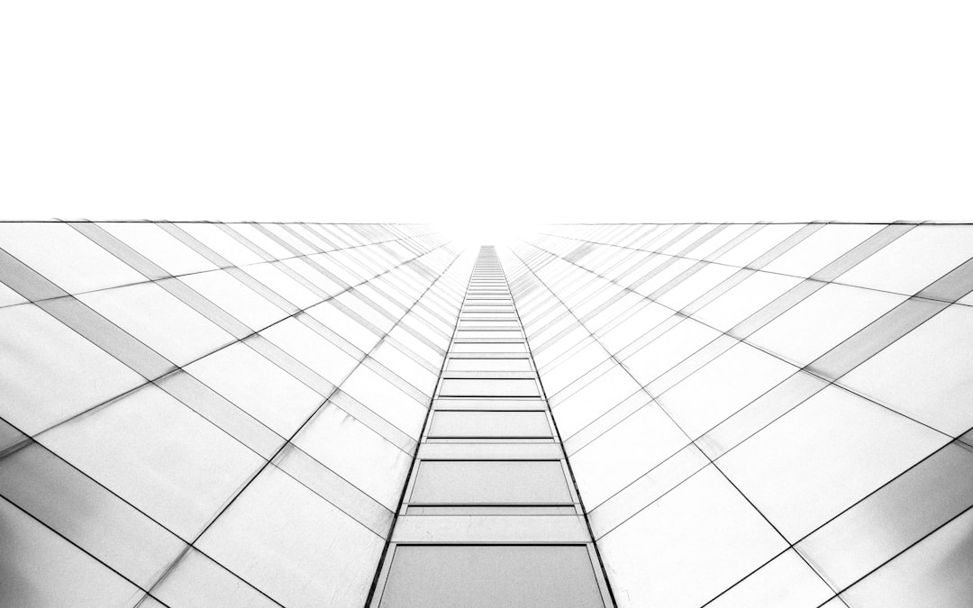 photo-1521780171415-783b1cb576e7
